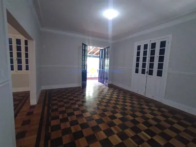 Casa com 829m² 6 quartos e 5 banheiros, à venda, no bairro Centro em Petrópolis