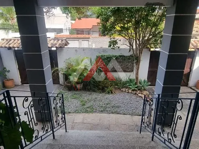 Casa com 300m² 4 quartos e 2 banheiros, à venda, no bairro Piratininga em Niterói