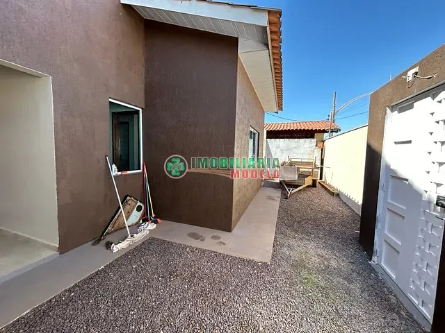 Casa 3 quartos e 1 banheiro, à venda, no bairro Centro em Canarana