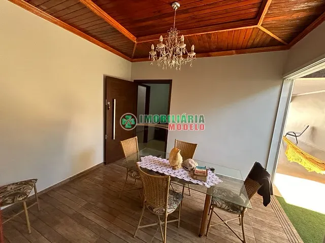 Casa 3 quartos e 1 banheiro, à venda, no bairro Centro em Canarana