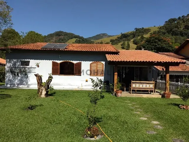 Casa com 920m² 3 quartos e 2 banheiros, à venda, no bairro Santa Rosa em Itajubá