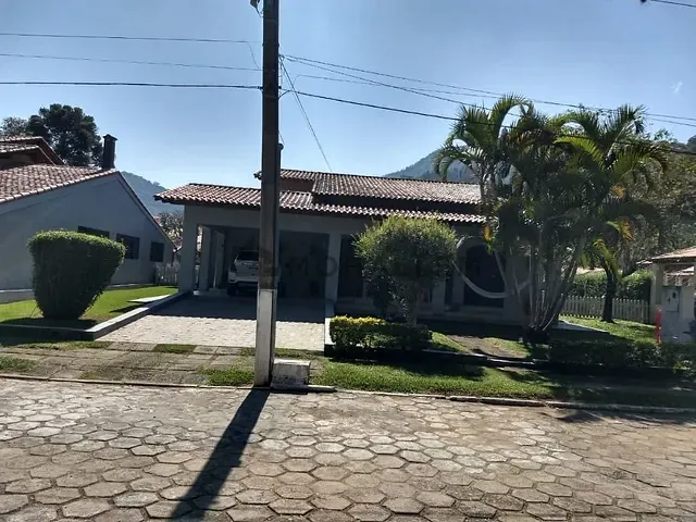 Casa com 920m² 3 quartos e 2 banheiros, à venda, no bairro Santa Rosa em Itajubá