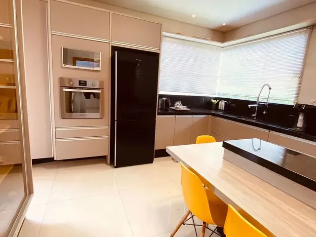 Casa com 10m² 3 quartos e 3 banheiros, à venda, no bairro Recanto do Salto em Londrina