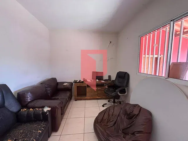 Casa com 220m² 3 quartos e 1 banheiro, à venda, no bairro Dom Cabral em Belo Horizonte