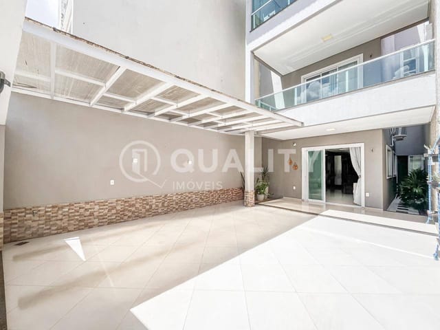 Casa com 304m² 3 quartos e 5 banheiros, à venda, no bairro Parque Dois Irmãos em Fortaleza