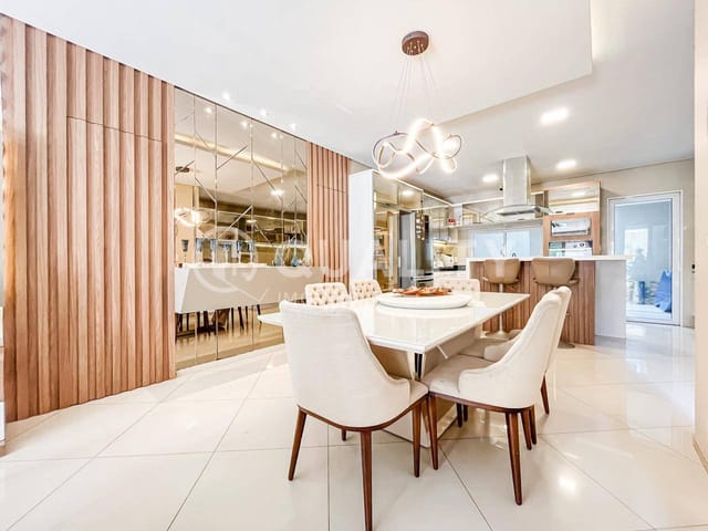 Casa com 304m² 3 quartos e 5 banheiros, à venda, no bairro Parque Dois Irmãos em Fortaleza