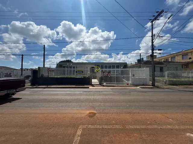 Casa com 890m² 3 quartos e 1 banheiro, à venda ou para alugar, no bairro Centro em Guarapuava