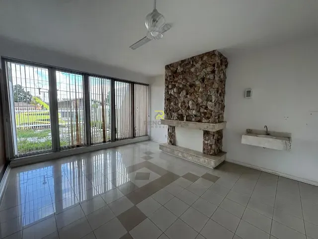 Casa com 890m² 3 quartos e 1 banheiro, à venda ou para alugar, no bairro Centro em Guarapuava