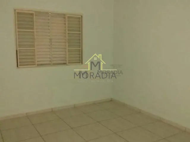 Casa com 100m² 1 quarto e 1 banheiro, para alugar, no bairro Centro em Guaxupé