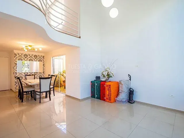Casa com 200m² 5 quartos e 4 banheiros, à venda, no bairro São Braz em Curitiba