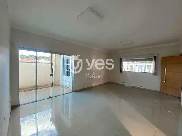 Casa com 360m² 3 quartos e 2 banheiros, à venda, no bairro Veredas da Cidade em Araxá