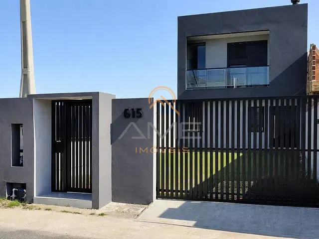 Casa 3 quartos e 3 banheiros, à venda, no bairro Três Vendas em Pelotas