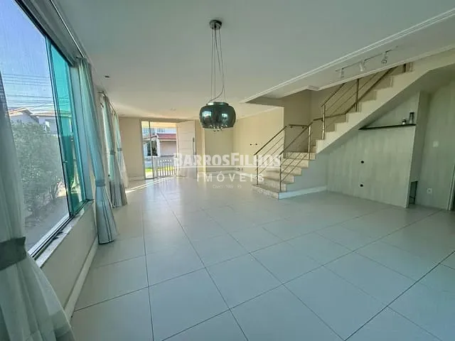 Casa com 348m² 4 quartos e 5 banheiros, à venda, no bairro Zona de Expansão (Aruana) em Aracaju