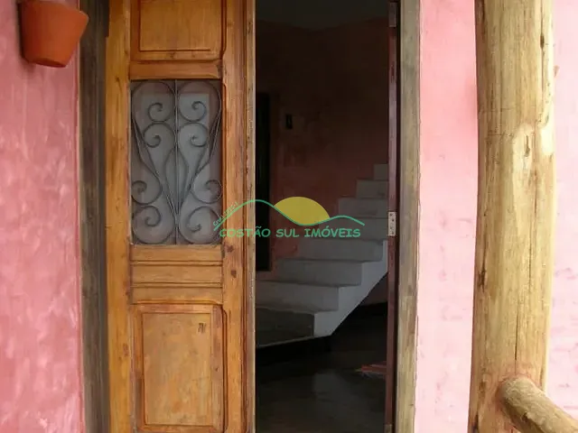 Casa com 365m² 2 quartos e 2 banheiros, à venda, no bairro Morro das Pedras em Florianópolis