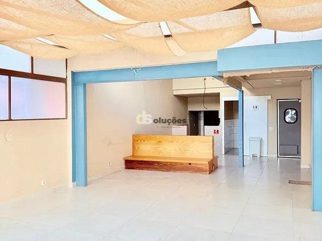 Casa à venda ou para alugar, no bairro Vila Nova Conceição em São Paulo