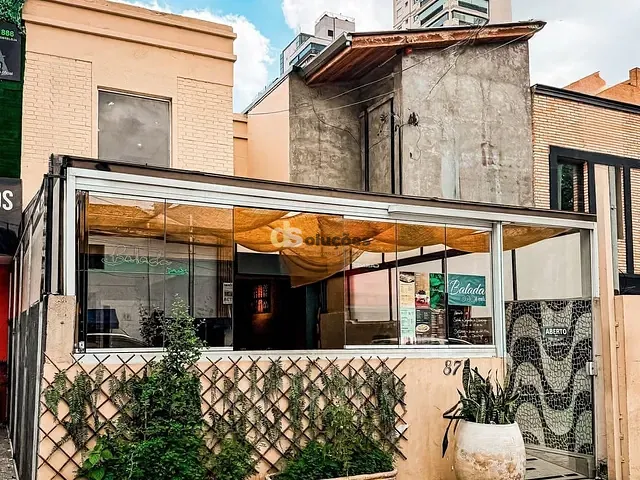 Casa à venda ou para alugar, no bairro Vila Nova Conceição em São Paulo