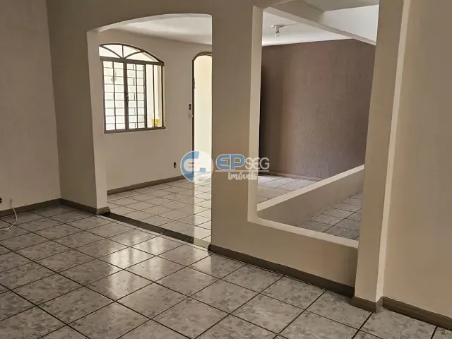 Casa 3 quartos e 3 banheiros, para alugar, no bairro Bandeirantes em Londrina