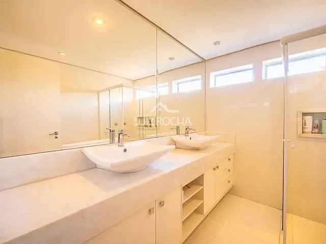 Casa com 360m² 4 quartos e 5 banheiros, à venda, no bairro São Paulo II em Cotia