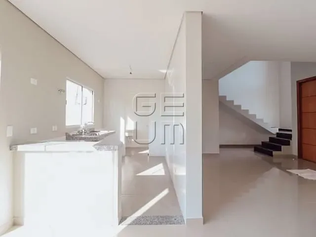 Casa com 218m² 3 quartos e 2 banheiros, à venda, no bairro Olímpico em Londrina