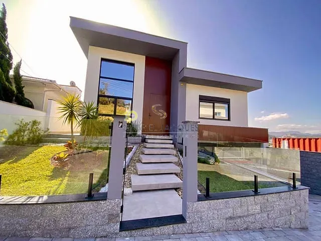 Casa com 360m² 3 quartos e 4 banheiros, à venda, no bairro Pedra Branca em Palhoça
