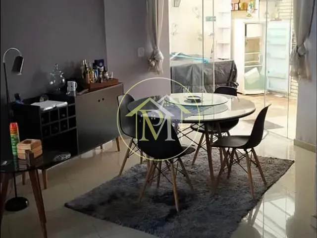 Casa com 200m² 2 quartos e 3 banheiros, à venda, no bairro Jardim Abaete em Sorocaba