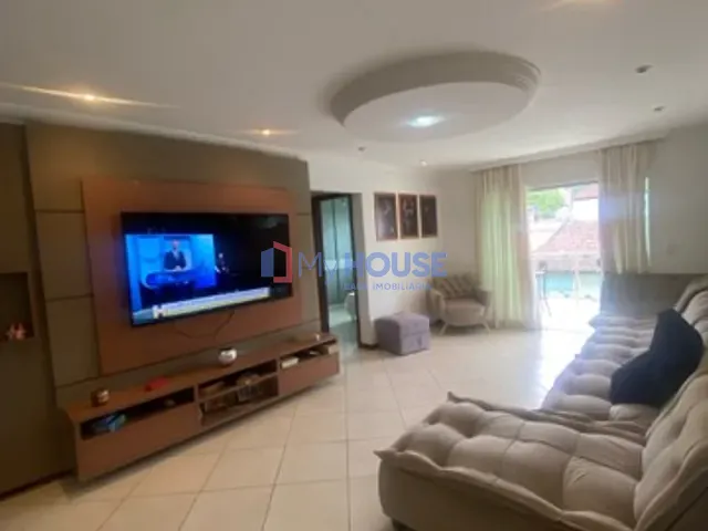 Casa com 249m² 4 quartos e 3 banheiros, à venda, no bairro Hernani Sá em Ilhéus
