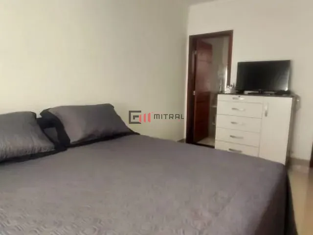 Casa com 156m² 3 quartos e 2 banheiros, à venda, no bairro Coliseu em Londrina