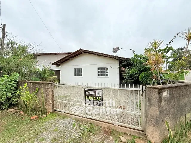 Casa 3 quartos e 2 banheiros, para alugar, no bairro Costeira em Balneário Barra do Sul