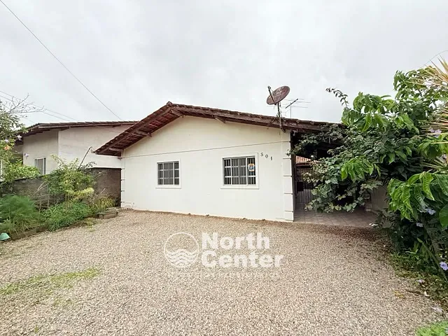 Casa 3 quartos e 2 banheiros, para alugar, no bairro Costeira em Balneário Barra do Sul