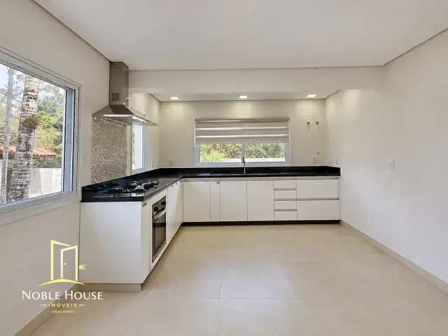 Casa 3 quartos e 3 banheiros, para alugar, no bairro Marambaia em Vinhedo
