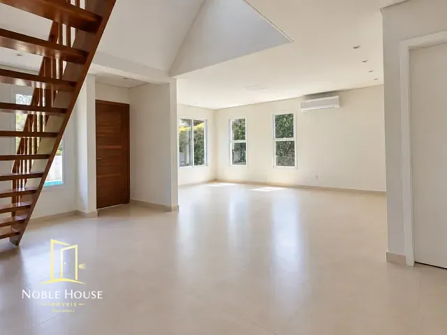 Casa 3 quartos e 3 banheiros, para alugar, no bairro Marambaia em Vinhedo