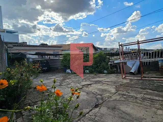 Casa 3 quartos e 2 banheiros, à venda, no bairro Caiçaras em Belo Horizonte