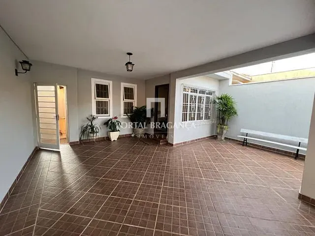 Casa com 220m² 5 quartos e 3 banheiros, à venda, no bairro Vila Municipal em Bragança Paulista