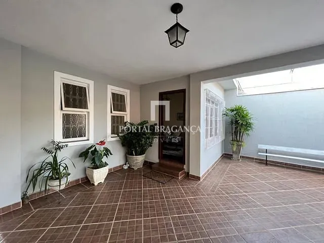 Casa com 220m² 5 quartos e 3 banheiros, à venda, no bairro Vila Municipal em Bragança Paulista