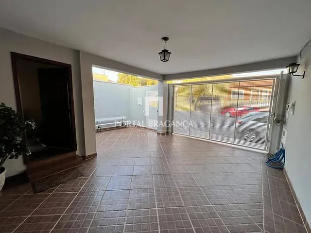 Casa com 220m² 5 quartos e 3 banheiros, à venda, no bairro Vila Municipal em Bragança Paulista