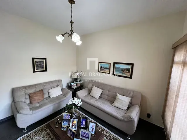 Casa com 220m² 5 quartos e 3 banheiros, à venda, no bairro Vila Municipal em Bragança Paulista