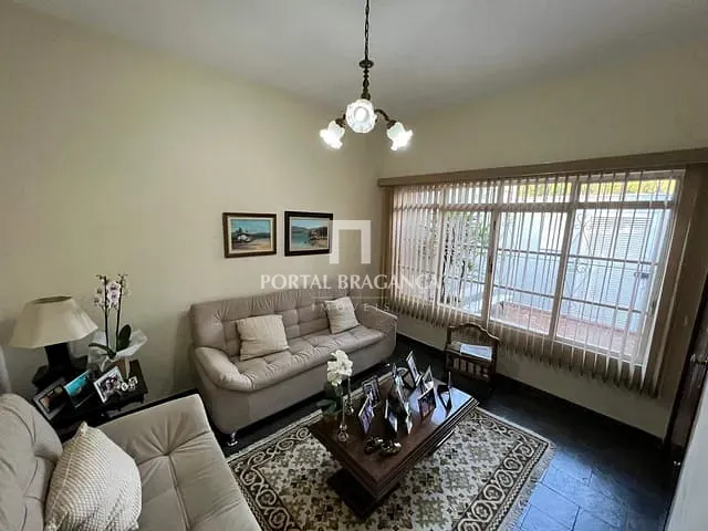 Casa com 220m² 5 quartos e 3 banheiros, à venda, no bairro Vila Municipal em Bragança Paulista