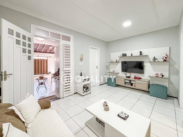 Casa 3 quartos e 3 banheiros, à venda, no bairro Cidade dos Funcionários em Fortaleza