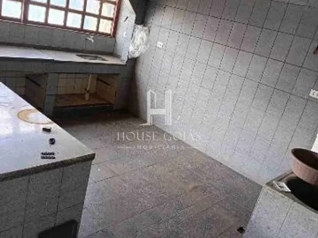 Sobrado com 372m² 4 quartos e 2 banheiros, à venda, no bairro Jardim Balneário Meia Ponte em Goiânia