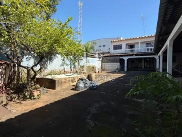 Sobrado com 372m² 4 quartos e 2 banheiros, à venda, no bairro Jardim Balneário Meia Ponte em Goiânia