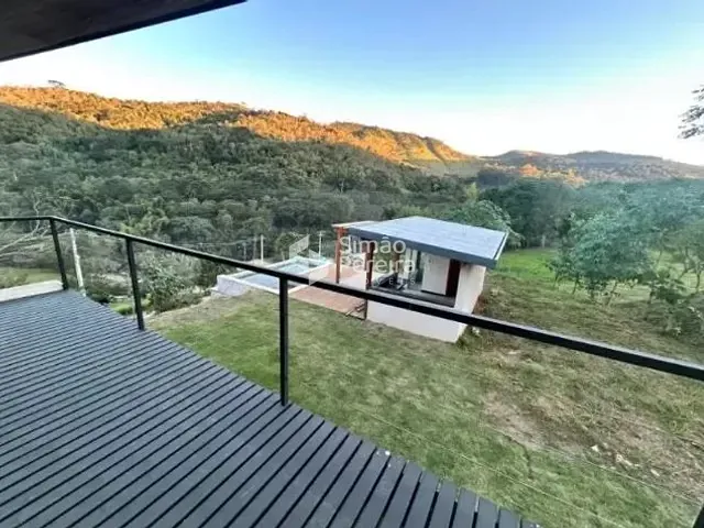 Casa com 2200m² 3 quartos e 6 banheiros, à venda, no bairro Pedro do Rio em Petrópolis