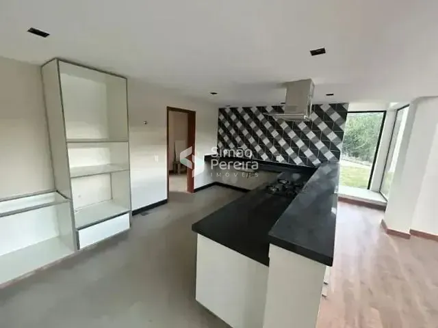 Casa com 2200m² 3 quartos e 6 banheiros, à venda, no bairro Pedro do Rio em Petrópolis