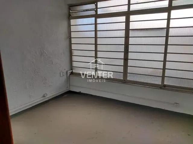 Casa com 180m² 4 quartos e 2 banheiros, para alugar, no bairro Centro em Taubaté