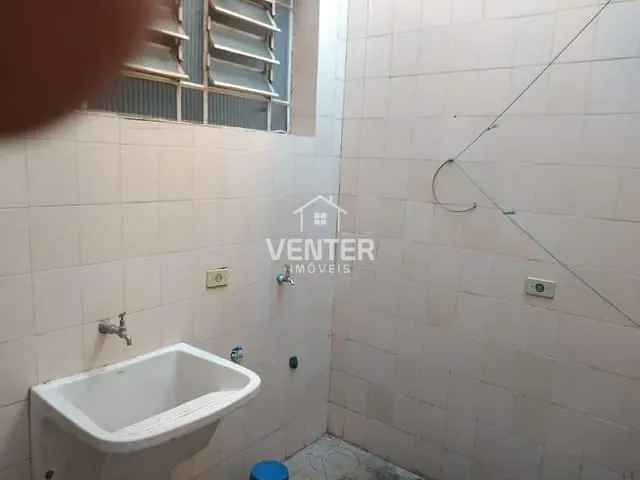 Casa com 180m² 4 quartos e 2 banheiros, para alugar, no bairro Centro em Taubaté