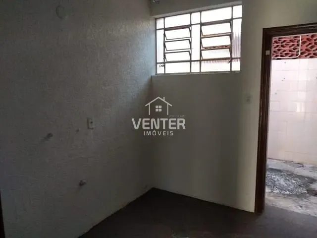 Casa com 180m² 4 quartos e 2 banheiros, para alugar, no bairro Centro em Taubaté
