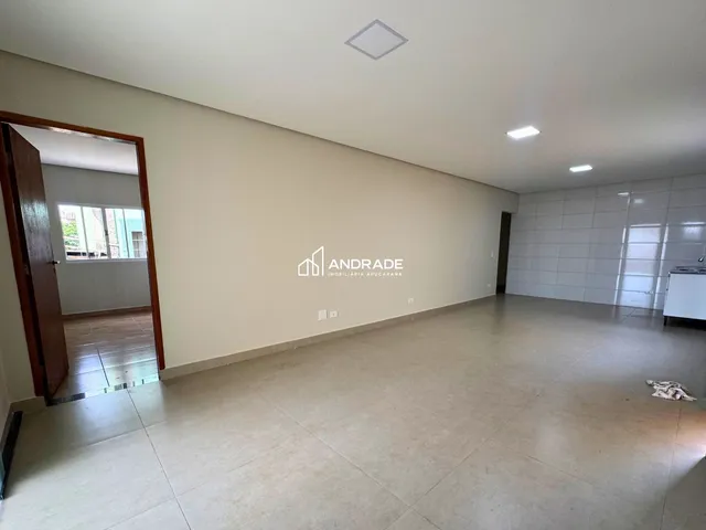 Casa 3 quartos e 2 banheiros, para alugar, no bairro Jardim São Pedro em Apucarana