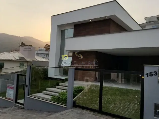 Casa com 361m² 3 quartos e 4 banheiros, à venda, no bairro Pedra Branca em Palhoça