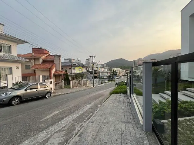 Casa com 361m² 3 quartos e 4 banheiros, à venda, no bairro Pedra Branca em Palhoça