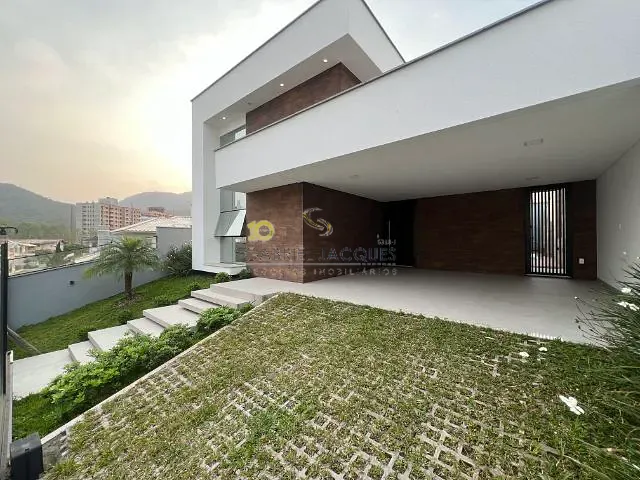 Casa com 361m² 3 quartos e 4 banheiros, à venda, no bairro Pedra Branca em Palhoça