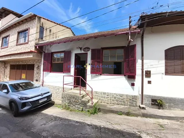 Casa 2 quartos e 2 banheiros, à venda, no bairro Duchas em Petrópolis